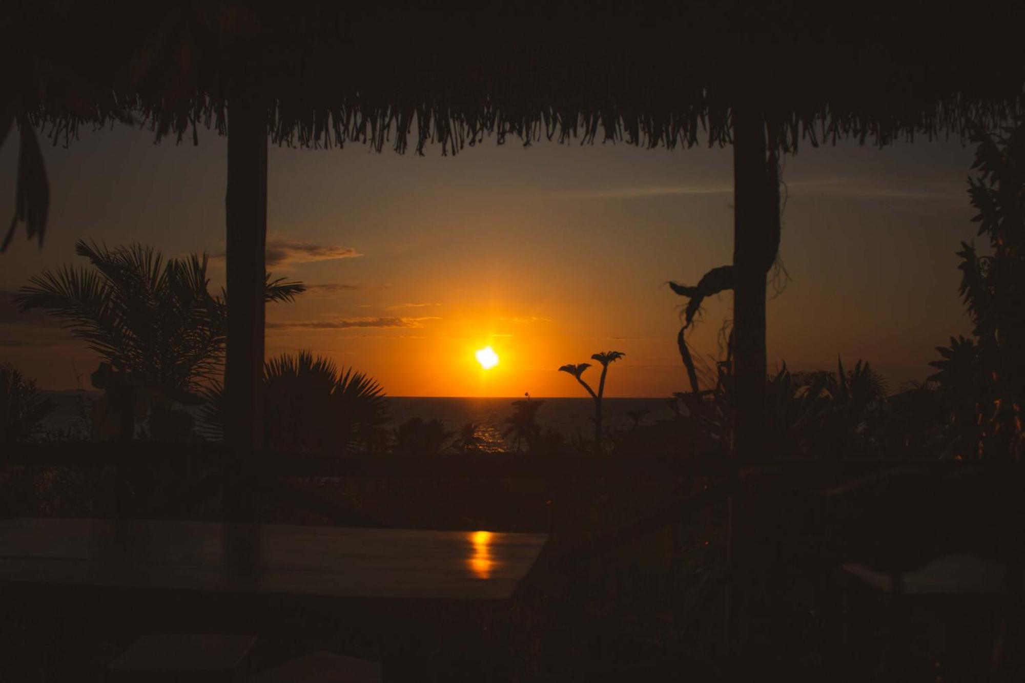 Coucher De Soleil Ambatoloaka  Zewnętrze zdjęcie